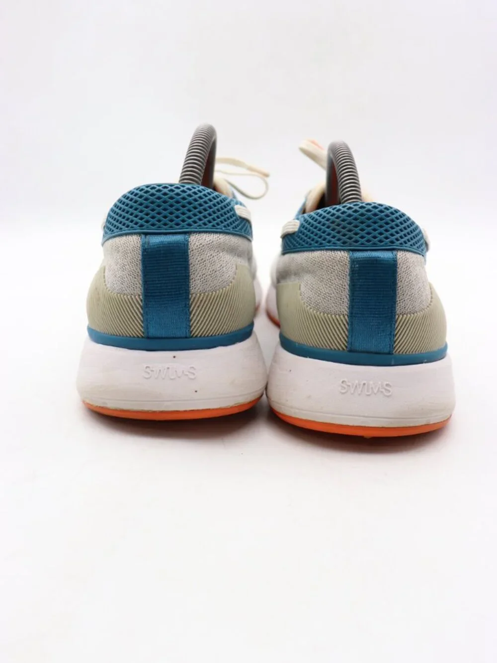 Swims breeze wave
